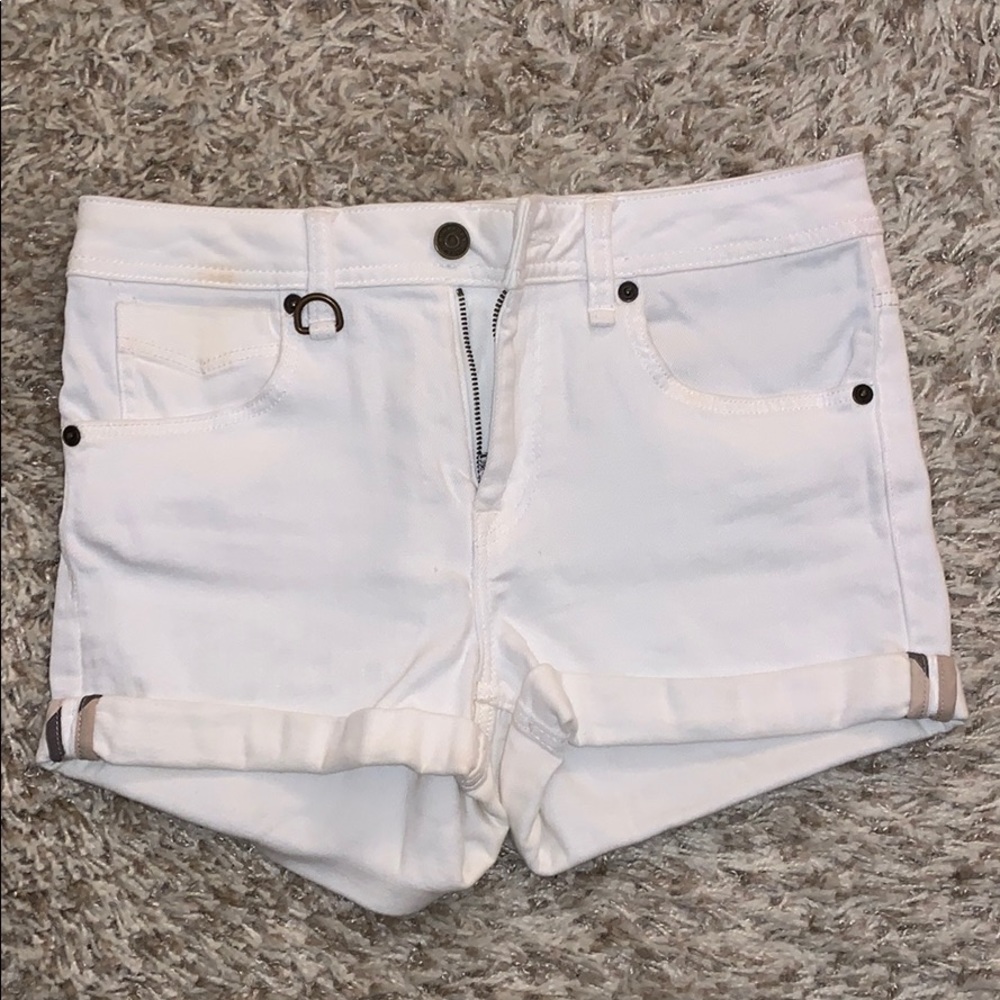 BURBERRY WHITE SHORTS🌸